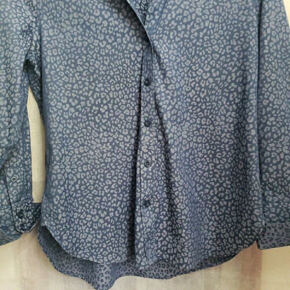 Chicos No Iron Cool Max Button Up Shirt Blue Long Sleeve Collared Size 00 US XS - Picture 8 of 10